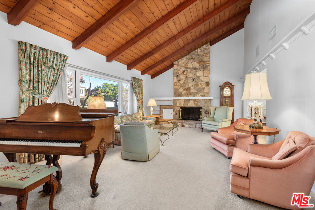 735 Ocampo Drive