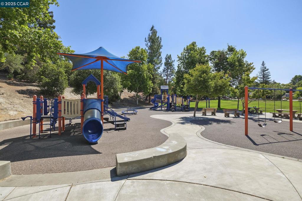 SHADOWBROOK - Residential