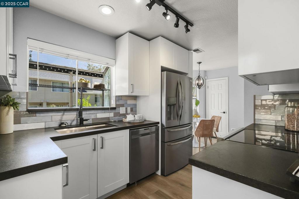 SHADOWBROOK - Residential