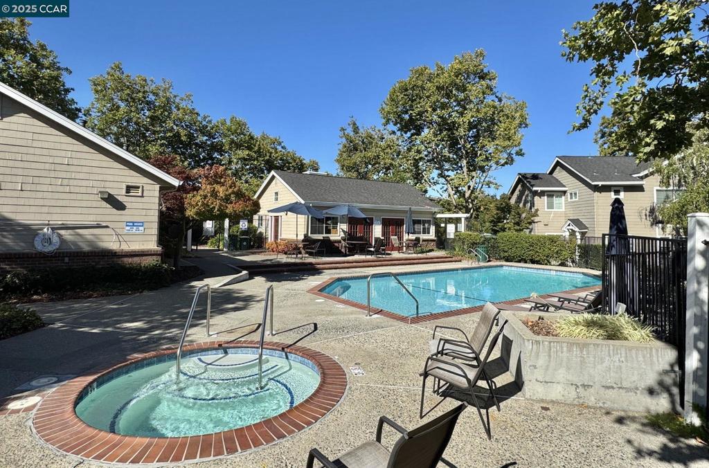 SHADOWBROOK - Residential