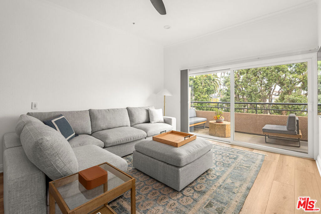 1200 Pacific Coast Highway 305