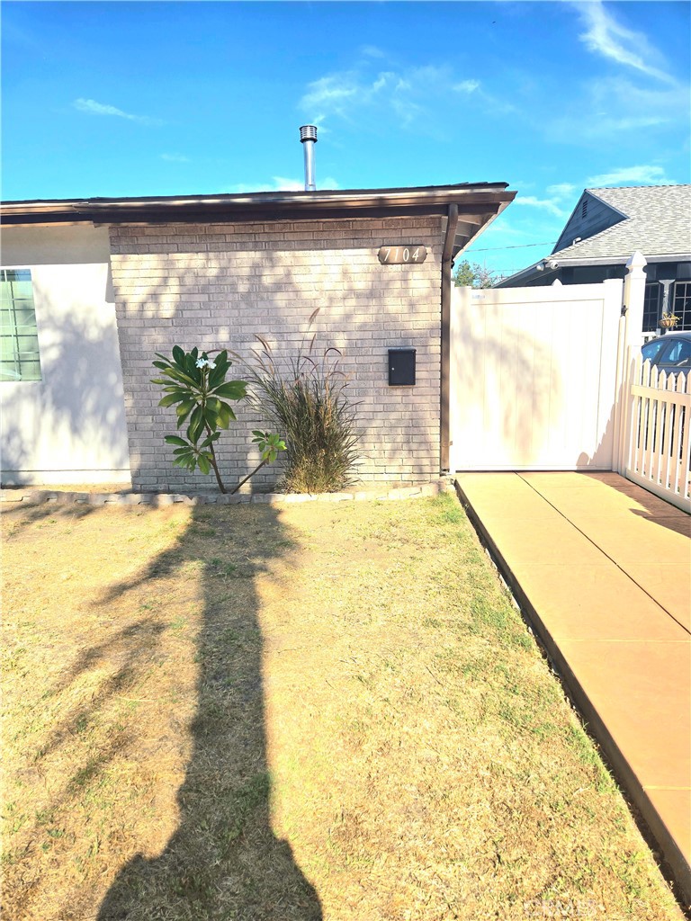 Brand new ADU, with 1 bedroom, 1 bathroom. centrally located in the heart of Reseda.