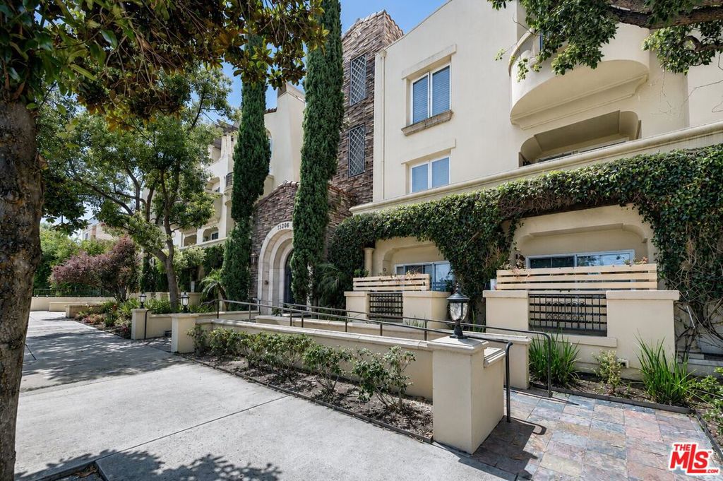 15206 Burbank Boulevard 116, Sherman Oaks CA 91411