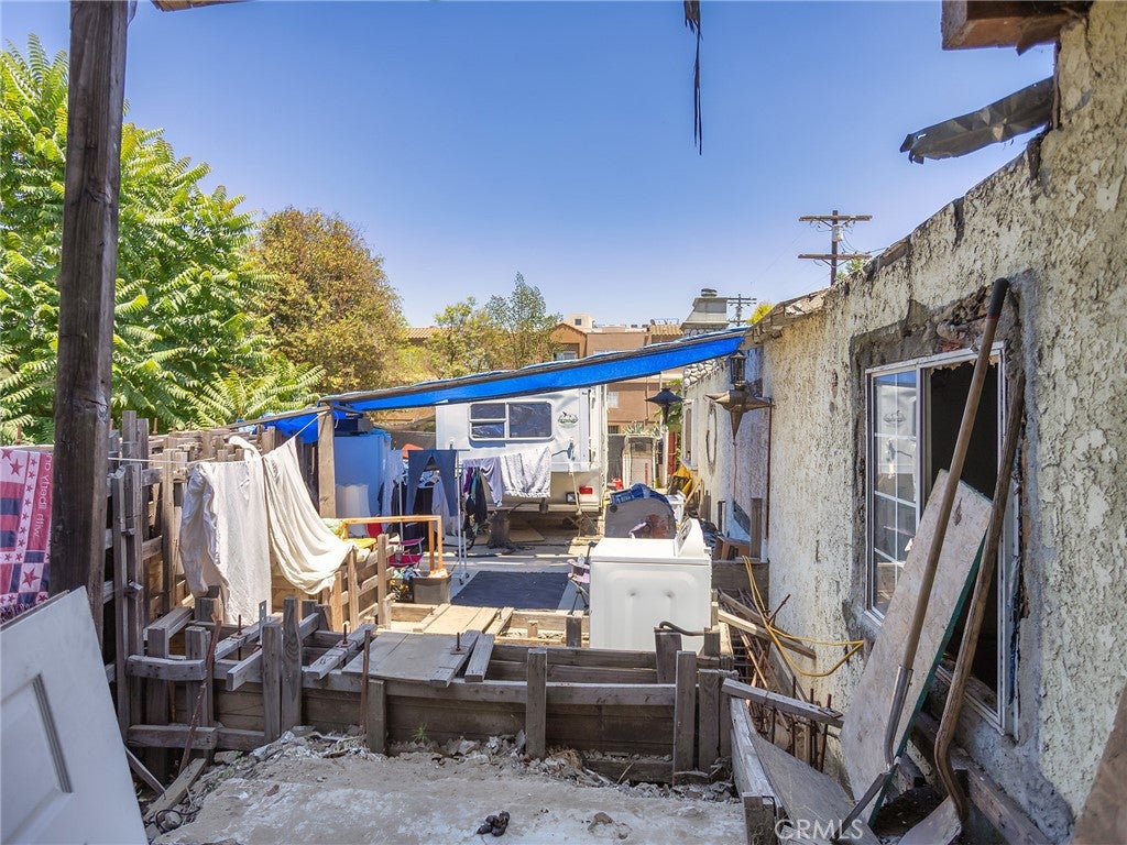 4463 Bellflower Avenue