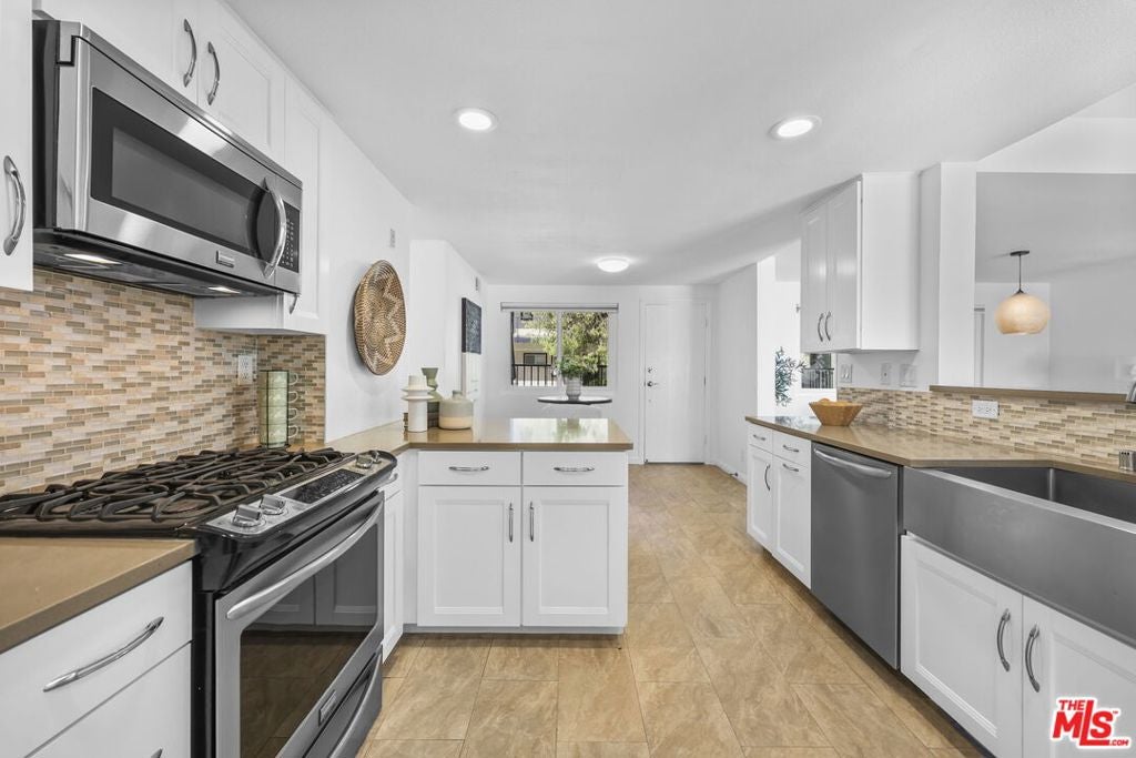 2677 Centinela Avenue 203