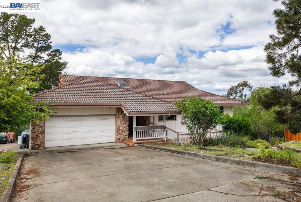 Photo of 6727 Sunnyslope Ave Ave, Castro Valley, CA 94552 (MLS # 41131261)