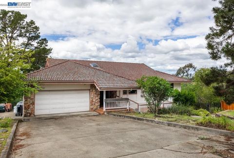 Photo of 6727 Sunnyslope Ave Ave, Castro Valley, CA 94552 (MLS # 41131261)