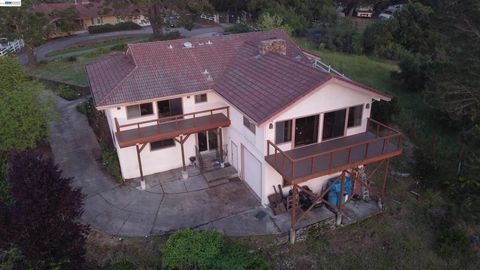 Photo of 6727 Sunnyslope Ave Ave, Castro Valley, CA 94552 (MLS # 41131261)