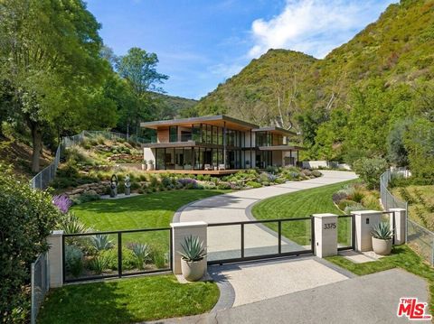 Photo of 3375 Mandeville Canyon Road, Los Angeles, CA 90049 (MLS # 26848779)