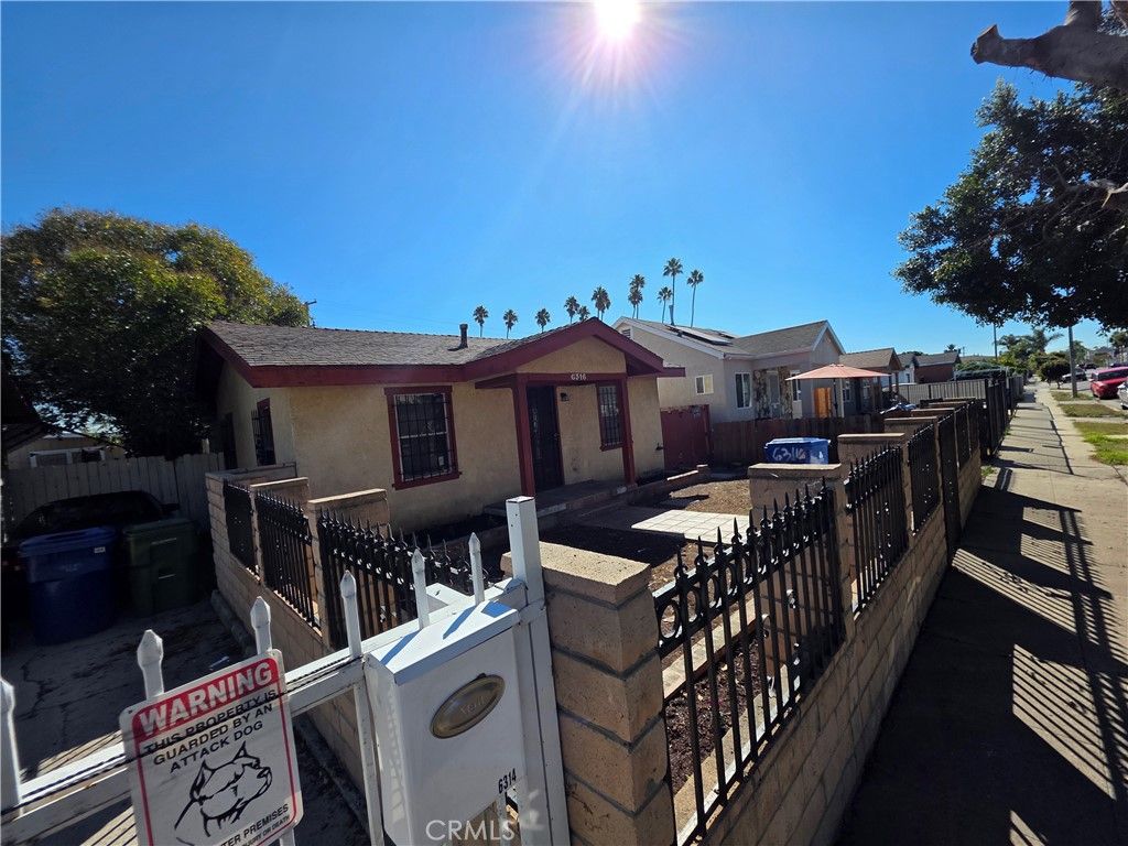Photo of 6316 8th Avenue, Los Angeles, CA 90043 (MLS # CV25187673)