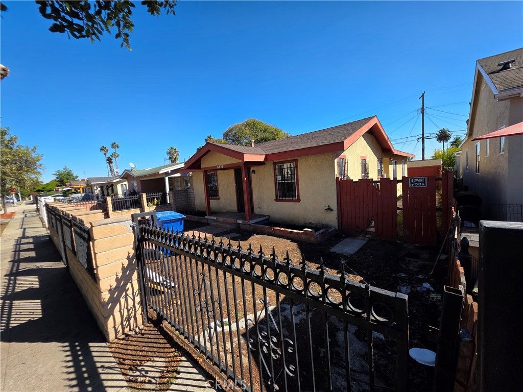 Photo of 6316 8th Avenue, Los Angeles, CA 90043 (MLS # CV25187673)