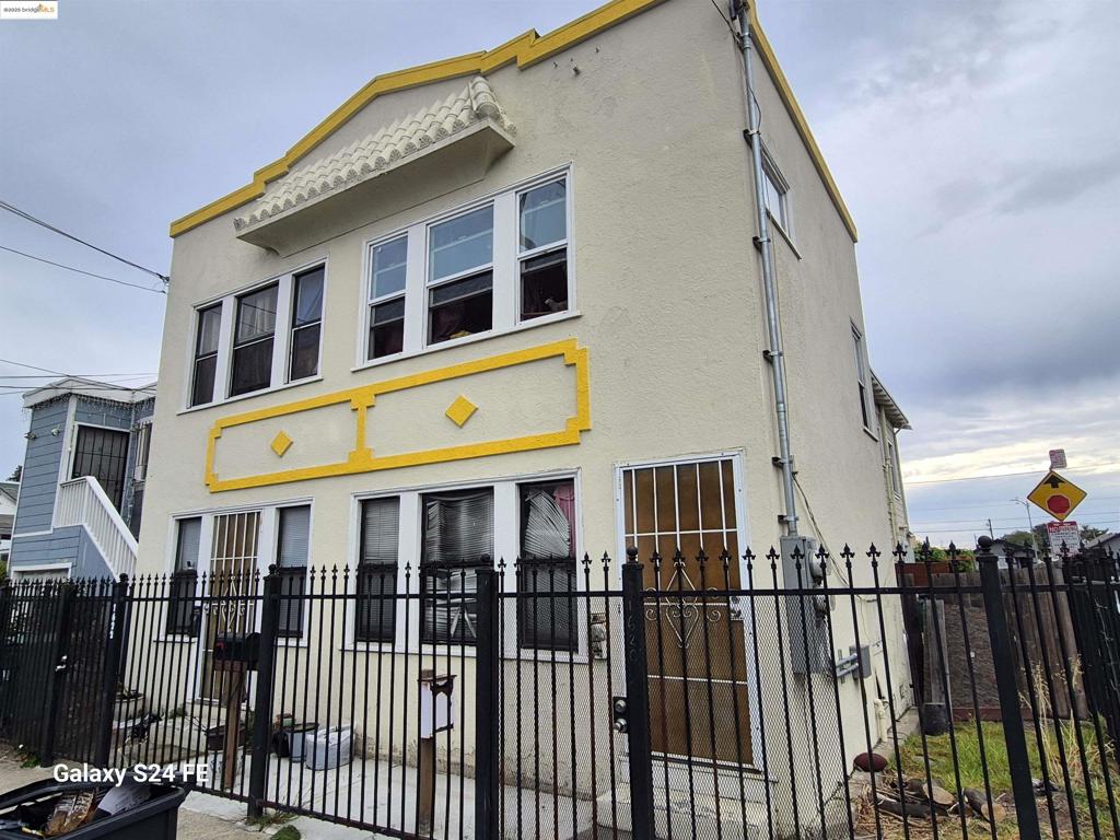 Nestled in Oakland’s Fremont neighborhood. Spanning approximately 2,652 square feet, it features 5 bedrooms and 2 bathrooms offering strong potential as a rental or owner-occupied investment. The location offers proximity to local transit, 880 freeway, Bart, schools, and the amenities of East Oakland.