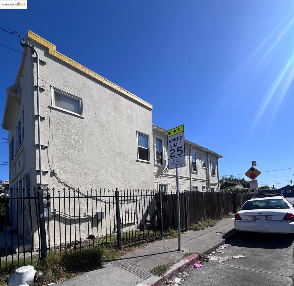 OAKLAND - Residential Income