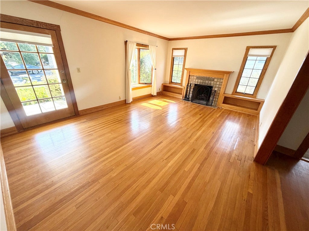 1182 N Mar Vista