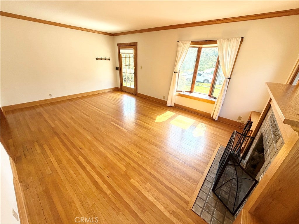 1182 N Mar Vista