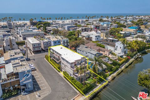 Photo of 3000 Grand Canal, Venice, CA 90291 (MLS # 26829101)