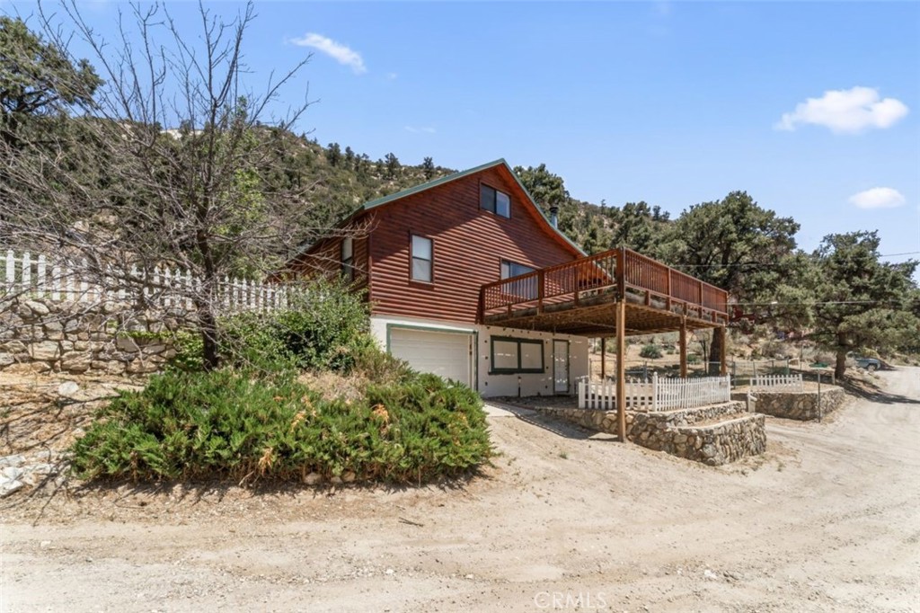 Charming 3-Bedroom Home on Triple Lot in Frazier Park
Just 45 Minutes from Santa Clarita
Don’t miss this spacious 3-bedroom, 2-bathroom home located on three lots in the heart of Frazier Park. The property features a large deck perfect for outdoor entertaining, an attached garage for convenient parking and storage, and a bright, open layout.
The oversized upstairs primary suite offers privacy and comfort with its large bedroom area with walk-in closet. Two additional bedrooms and a second full bath complete the home’s flexible floor plan.
Enjoy peaceful mountain living with easy access to the city—just 30 minutes from the Tejon Outlet Malls and the highly anticipated Hard Rock Hotel & Casino in Lebec, opening December 2025.
Room to stretch out, relax, and grow—all within reach of modern amenities.