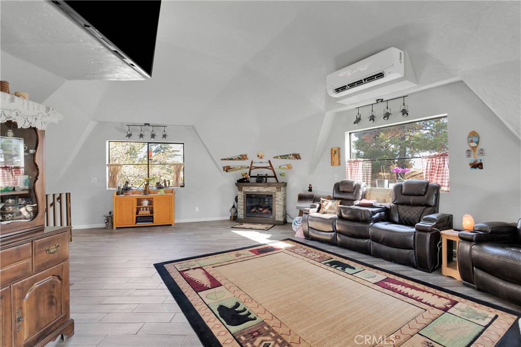 13633 Summit Valley Road