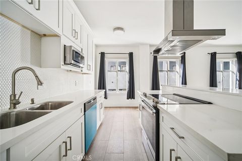 Photo of 140 Linden Ave #356, Long Beach, CA 90802 (MLS # RS26073691)