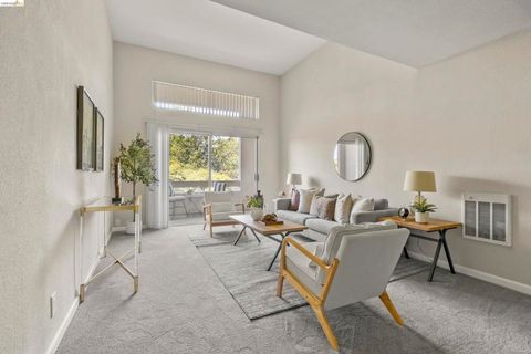 Photo of 466 Crescent St ST #307, Oakland, CA 94610 (MLS # 41136492)