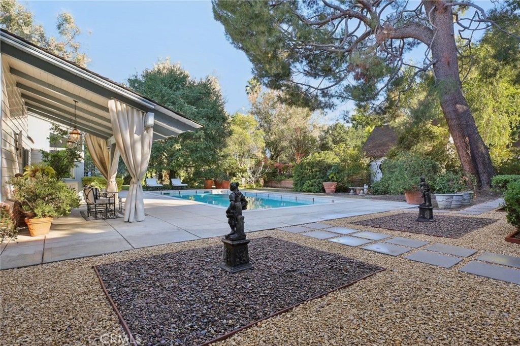 Photo of 4950 Woodley Avenue, Encino, CA 91436 (MLS # SR25236598)