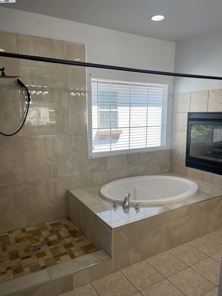 TRACY GARDENS - Residential