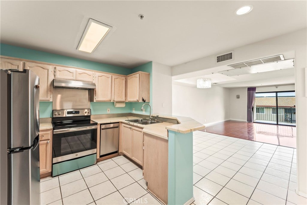 321 N Orange 308