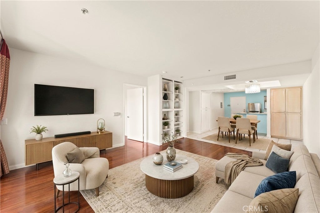 321 N Orange 308