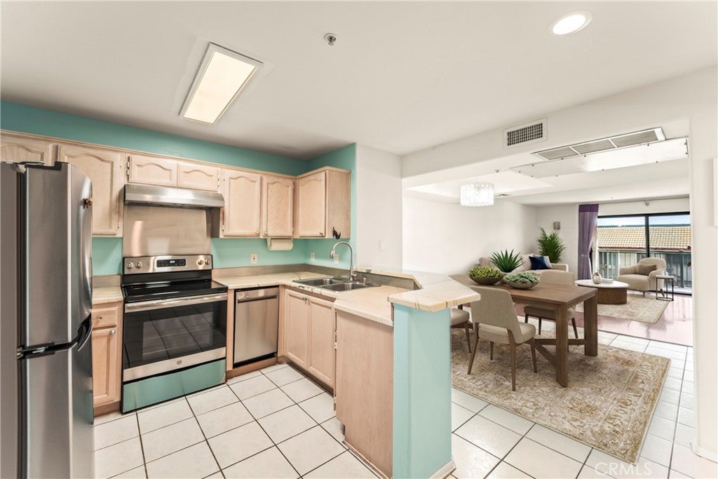 321 N Orange 308