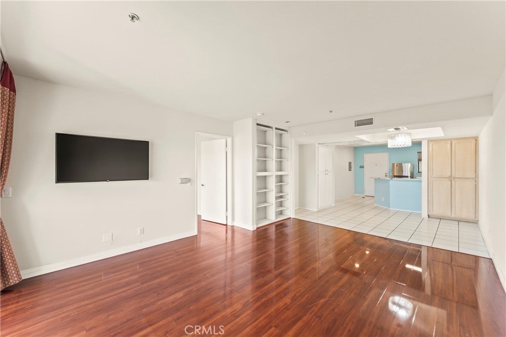 321 N Orange 308