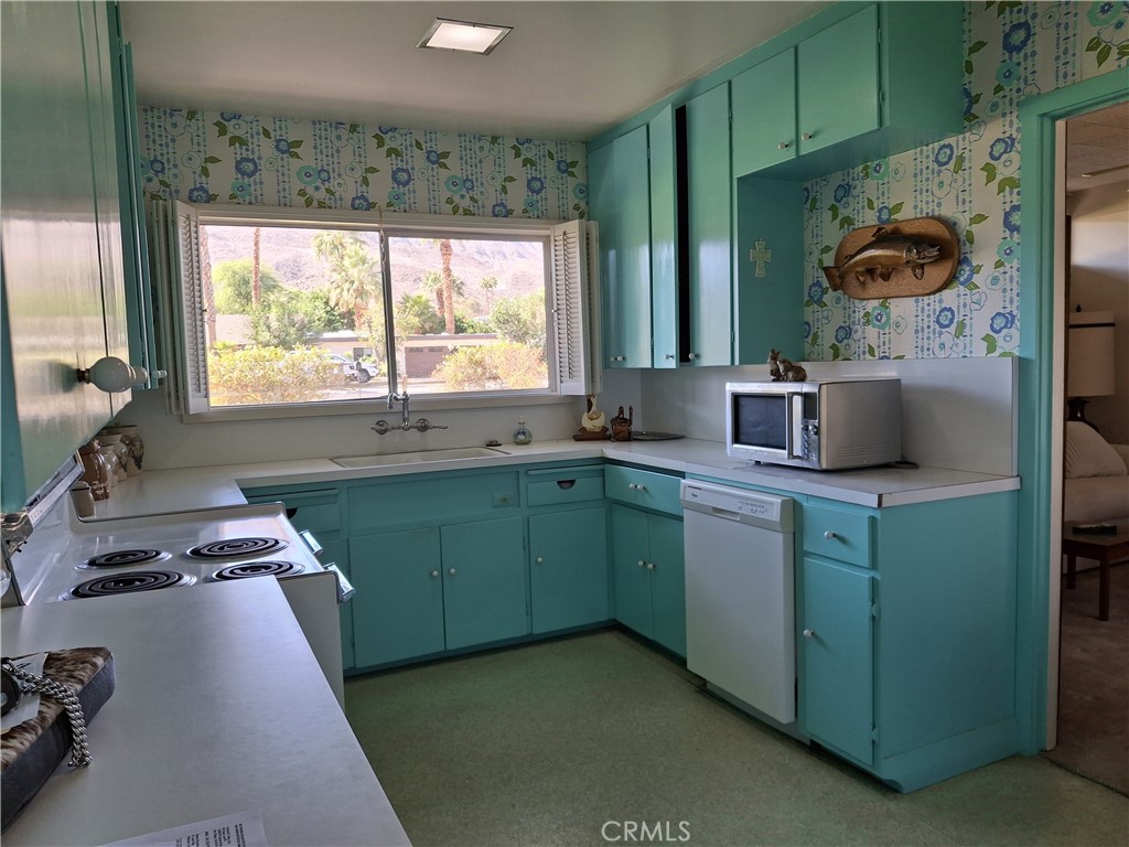 72424 Desert Drive