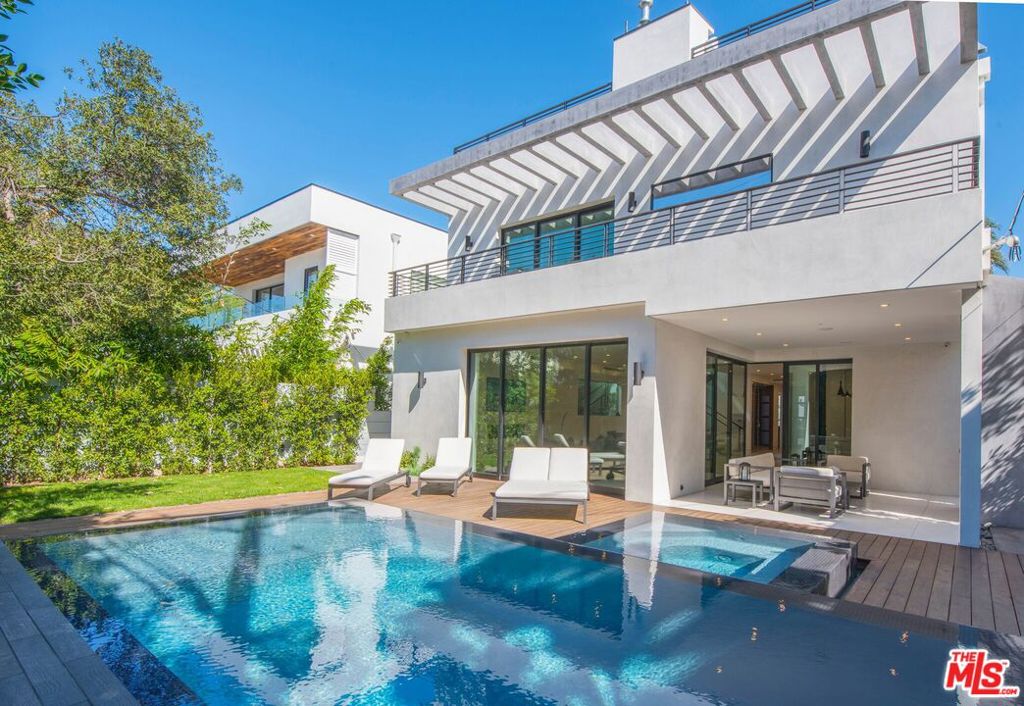 Modern Architectural home with sophisticated finishes in rapidly growing S Hollywood/Hancock Park Adjacent location. High ceilings and Fleetwood sliding glass doors open up to a massive entertainers patio perfect for entertaining. Unique open floor plan with glass skylight and many balconies allow for an indoor/outdoor feel and natural lighting. Sparkling zero edge swimming pool w/ jacuzzi and deck offer a luxurious setting for sunbathing and relaxation (BBQ included). One of the only houses in the neighborhood to have an expansive roof terrace overlooking the Hollywood sign with TV and fireplace. Amazing view for parties or a night under the stars. Close to restaurants, shopping, and entertainment. This house is fully furnished, 5 bedrooms, 5.5 baths, huge primary suite with 2 walk- in closets, 2 outdoor fireplaces and 2 indoor, open concept for kitchen/din room and liv room. The house is equipped with an alarm and online camera system accessible via tel. Sonos thru out