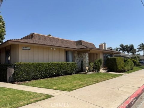 Photo of 16572 Goldenwest Street, Huntington Beach, CA 92647 (MLS # OC26115291)