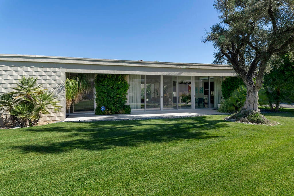 318 Desert Lakes Drive
