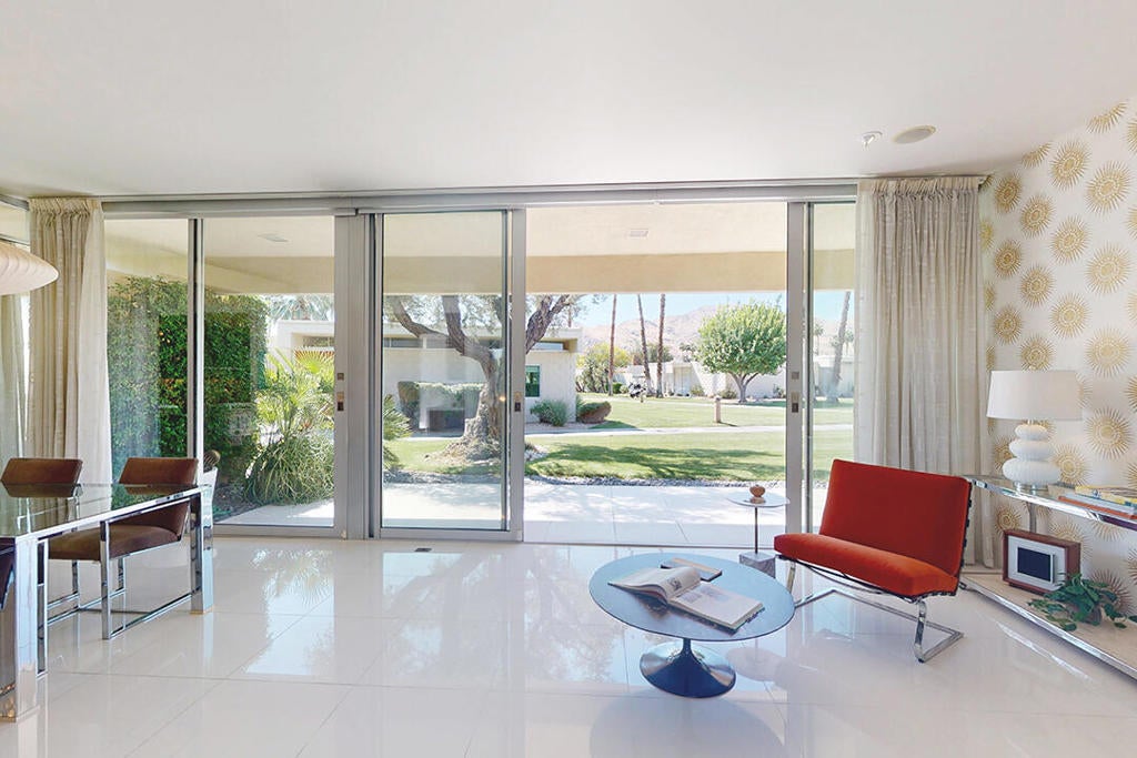 318 Desert Lakes Drive