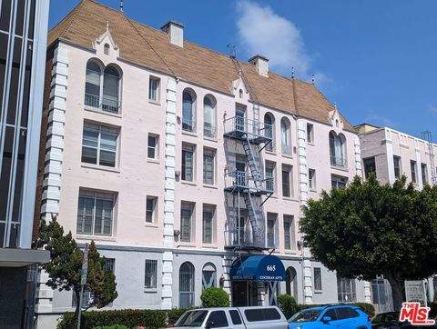 Photo of 665 S COCHRAN Avenue, Los Angeles, CA 90036 (MLS # 25614033)