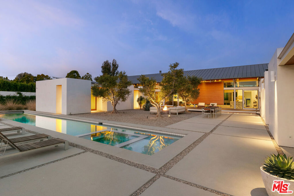 6728 Wildlife Road