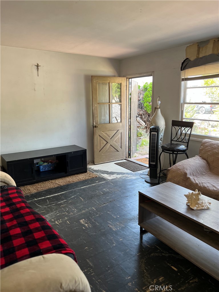 1231 w santa cruz st.