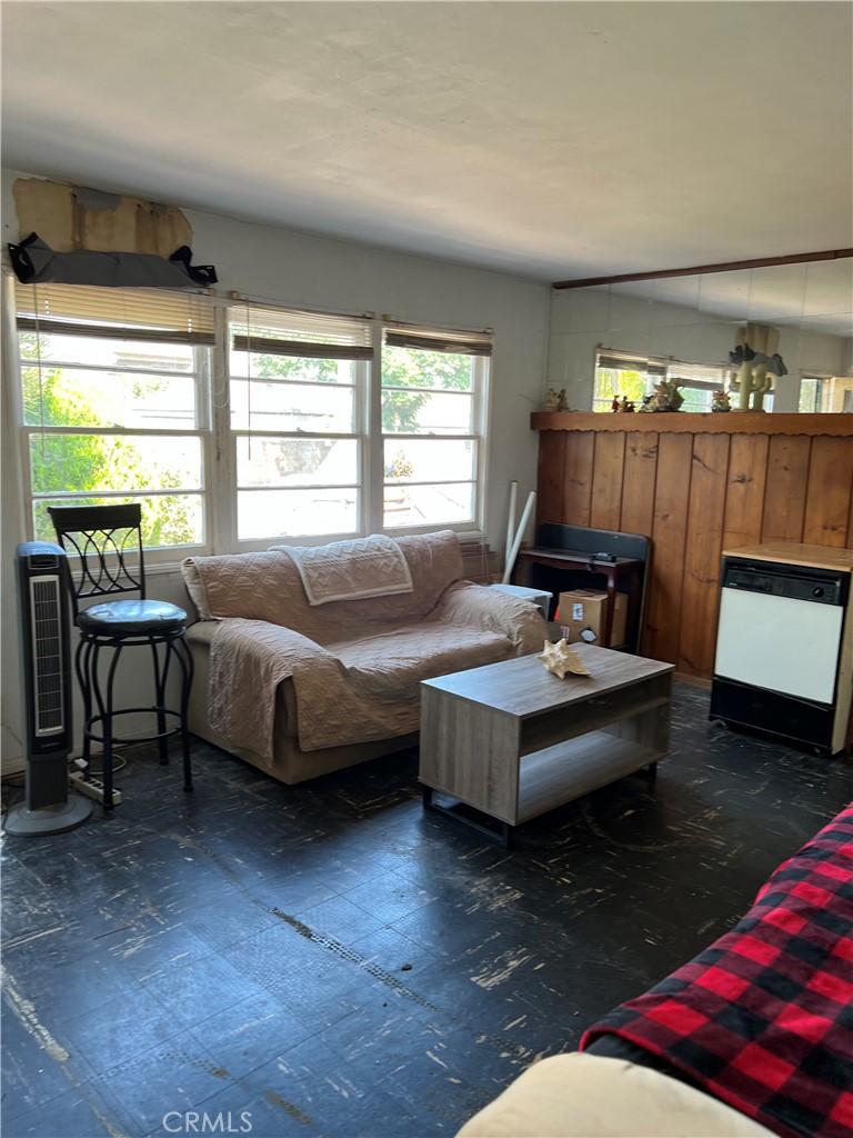 1231 w santa cruz st.