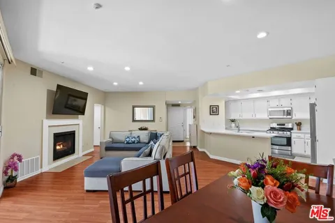 MLS: 26843387