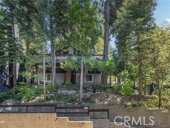 Beautiful home in Lake Arrowhead! Perfect for a weekend getaway or Airbnb opportunity. This two level home features a 3 bedrooms, 2 bathroom, an open kitchen and living room great for hosting or just relaxing. A cozy cabin feel through out the house. Large Fireplace in living room for a relaxing afternoon. Update kitchen has newer cabinetry, granite counters and stainless steel appliances. Patio is prefect for outdoor gathering and view to the lake. Motivated seller! Available to see anytime! Call agent to schedule your appointment!