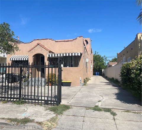 Photo of 2026 S Ridgeley DR, Los Angeles, CA 90016 (MLS # SR26124123)