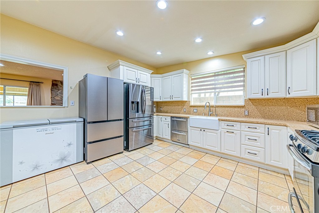 Properties 4 12256 Lesley Street