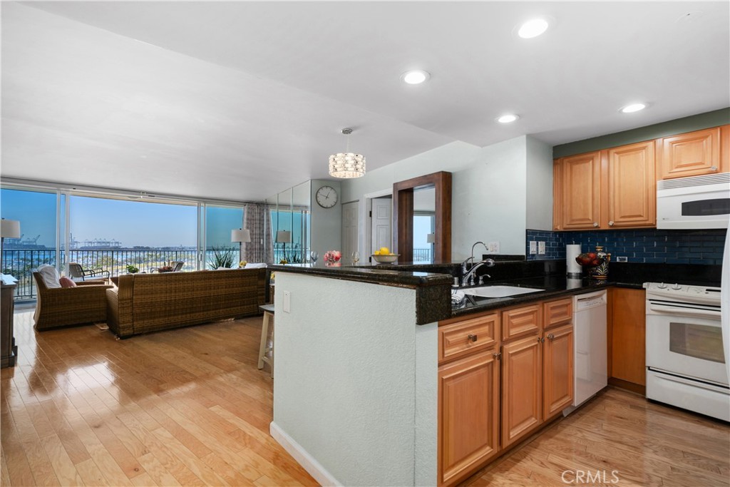 700 E Ocean Boulevard 1207