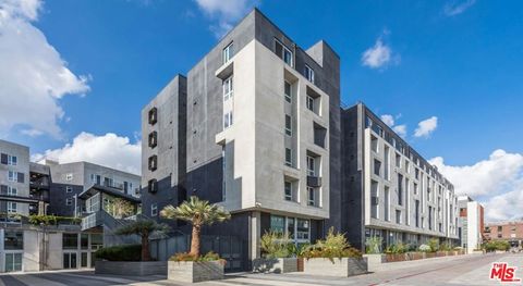 Photo of 950 E 3rd Street #3300, Los Angeles, CA 90013 (MLS # 25552203)