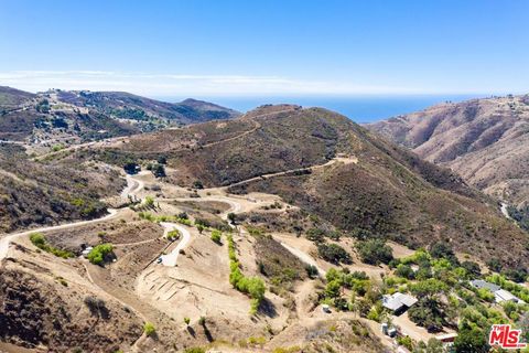 12324 yerba buena road malibu ca 90265
