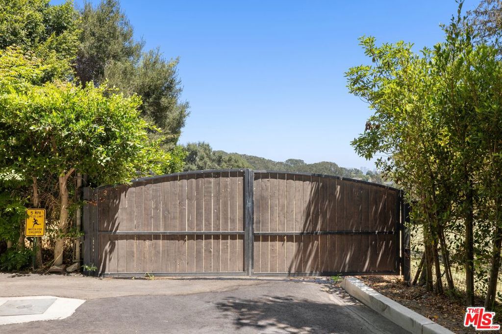 12 Oakmont Drive