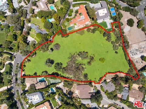 Photo of 12 Oakmont Drive, Los Angeles, CA 90049 (MLS # 26866475)