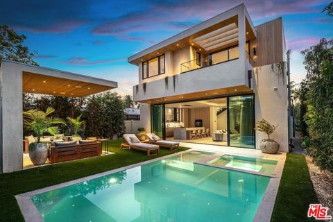 Photo of 524 N Sierra Bonita Avenue, Los Angeles, CA 90036 (MLS # 26632589)