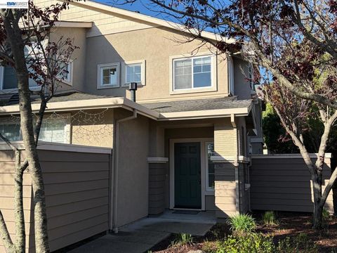 Photo of 130 SUTTER CREEK LN, San Ramon, CA 94583 (MLS # 41129501)